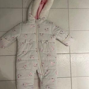 NEW WIPPETTE GIRLS INFANT WHITE SNOWSUIT WHITE CATS 3-6 MOS